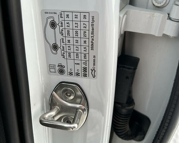 Білий Фольксваген Туарег, об'ємом двигуна 3 л та пробігом 95 тис. км за 53500 $, фото 32 на Automoto.ua