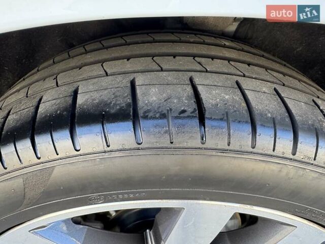 Белый Фольксваген Туарег, объемом двигателя 2.97 л и пробегом 103 тыс. км за 59500 $, фото 21 на Automoto.ua