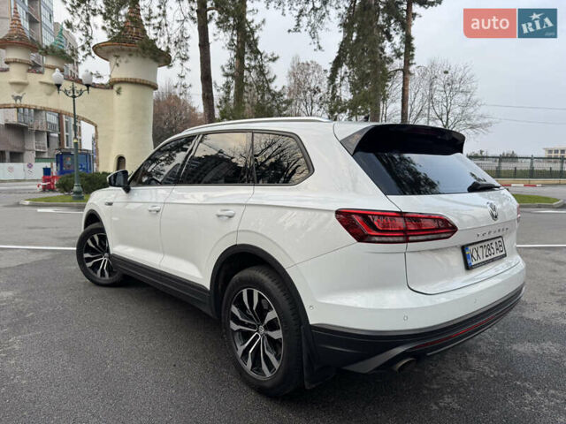 Белый Фольксваген Туарег, объемом двигателя 3 л и пробегом 109 тыс. км за 39700 $, фото 36 на Automoto.ua