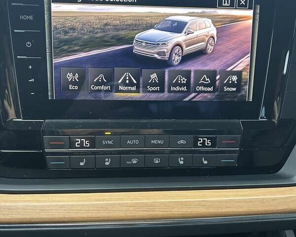 Білий Фольксваген Туарег, об'ємом двигуна 3 л та пробігом 95 тис. км за 53500 $, фото 29 на Automoto.ua