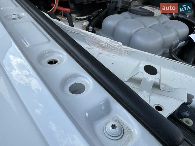 Белый Фольксваген Туарег, объемом двигателя 2.97 л и пробегом 148 тыс. км за 54500 $, фото 46 на Automoto.ua