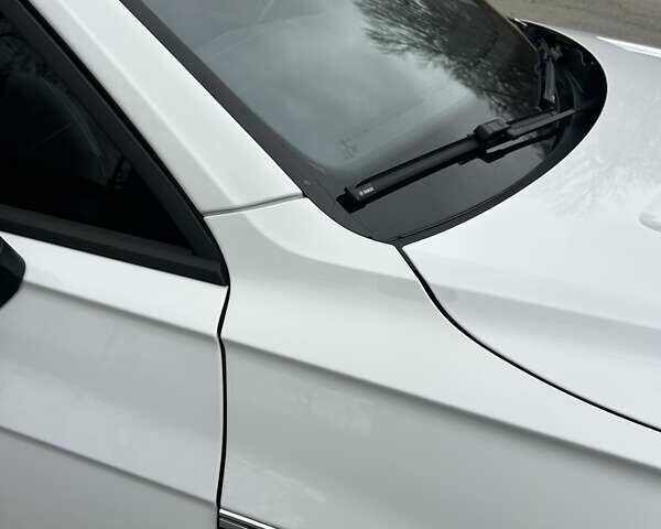 Білий Фольксваген Туарег, об'ємом двигуна 3 л та пробігом 95 тис. км за 53500 $, фото 43 на Automoto.ua