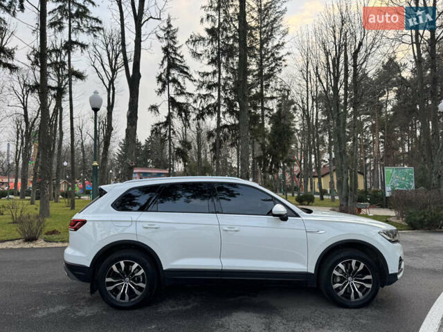 Белый Фольксваген Туарег, объемом двигателя 3 л и пробегом 109 тыс. км за 39700 $, фото 7 на Automoto.ua