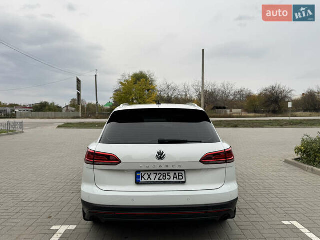 Білий Фольксваген Туарег, об'ємом двигуна 3 л та пробігом 107 тис. км за 42500 $, фото 5 на Automoto.ua