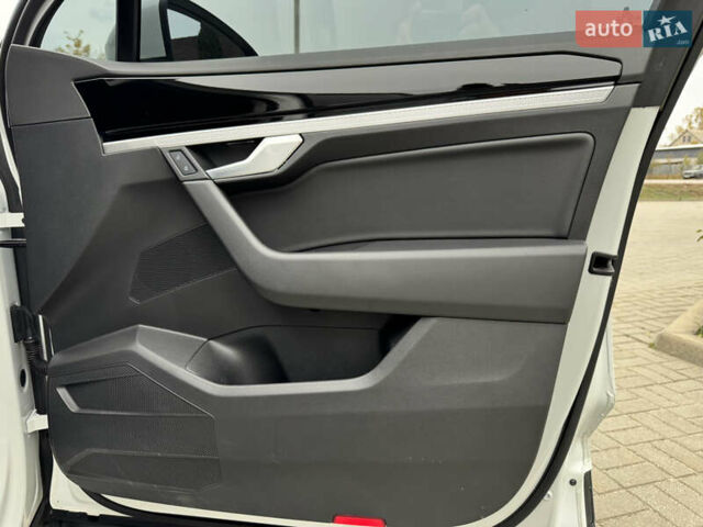 Білий Фольксваген Туарег, об'ємом двигуна 3 л та пробігом 107 тис. км за 42500 $, фото 23 на Automoto.ua