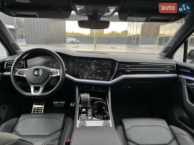 Білий Фольксваген Туарег, об'ємом двигуна 2.97 л та пробігом 148 тис. км за 53500 $, фото 19 на Automoto.ua