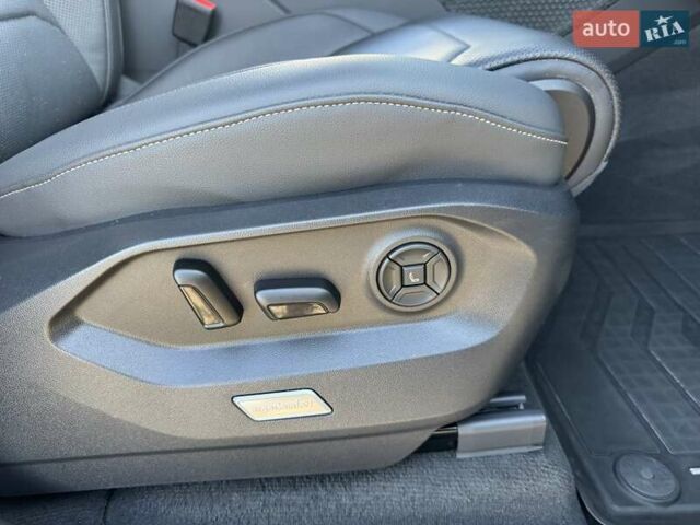 Белый Фольксваген Туарег, объемом двигателя 2.97 л и пробегом 103 тыс. км за 59500 $, фото 49 на Automoto.ua