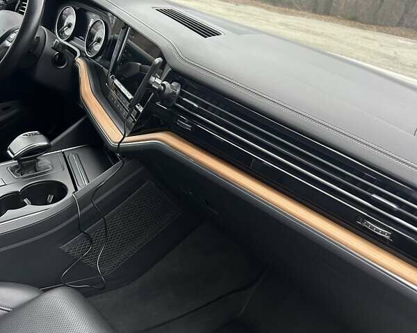 Білий Фольксваген Туарег, об'ємом двигуна 3 л та пробігом 95 тис. км за 53500 $, фото 63 на Automoto.ua