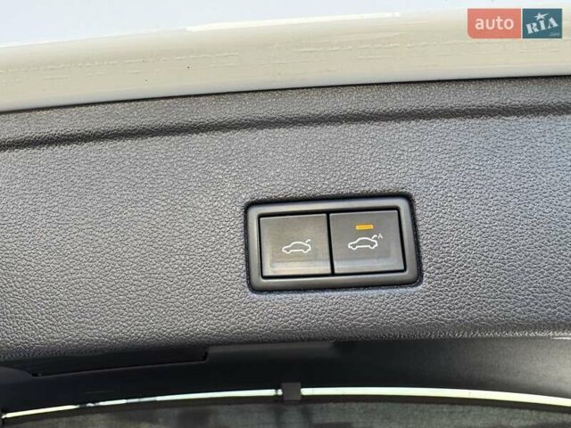 Белый Фольксваген Туарег, объемом двигателя 2.97 л и пробегом 103 тыс. км за 59500 $, фото 41 на Automoto.ua