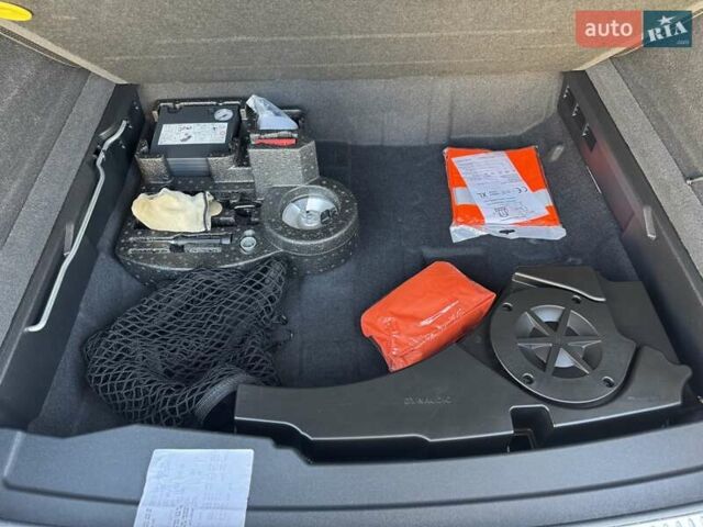 Белый Фольксваген Туарег, объемом двигателя 2.97 л и пробегом 103 тыс. км за 59500 $, фото 38 на Automoto.ua