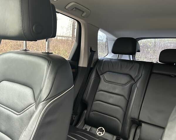 Білий Фольксваген Туарег, об'ємом двигуна 3 л та пробігом 95 тис. км за 53500 $, фото 92 на Automoto.ua