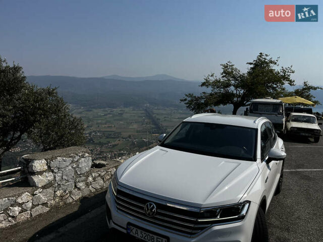Білий Фольксваген Туарег, об'ємом двигуна 3 л та пробігом 122 тис. км за 42000 $, фото 6 на Automoto.ua
