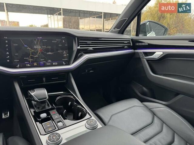 Білий Фольксваген Туарег, об'ємом двигуна 2.97 л та пробігом 148 тис. км за 53500 $, фото 22 на Automoto.ua