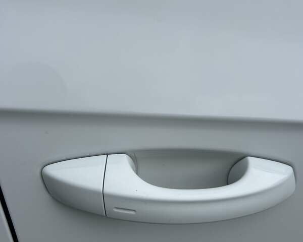 Білий Фольксваген Туарег, об'ємом двигуна 3 л та пробігом 95 тис. км за 53500 $, фото 38 на Automoto.ua