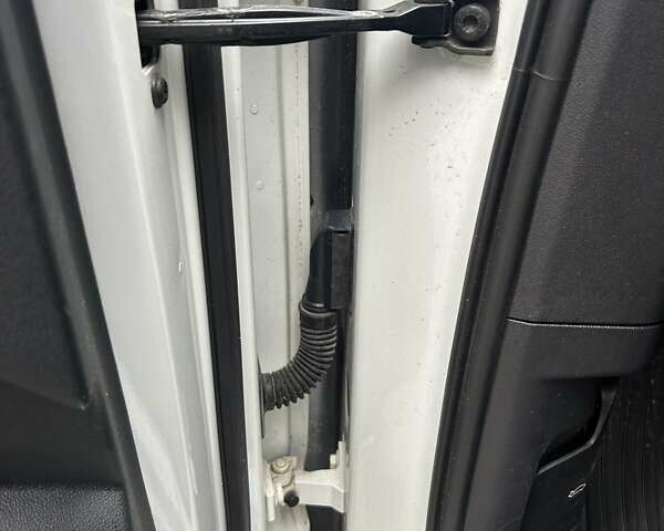 Білий Фольксваген Туарег, об'ємом двигуна 3 л та пробігом 95 тис. км за 53500 $, фото 88 на Automoto.ua