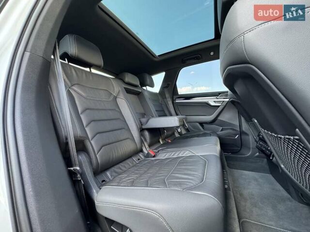 Белый Фольксваген Туарег, объемом двигателя 2.97 л и пробегом 148 тыс. км за 54500 $, фото 19 на Automoto.ua