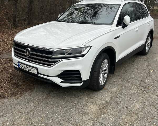 Білий Фольксваген Туарег, об'ємом двигуна 3 л та пробігом 95 тис. км за 53500 $, фото 3 на Automoto.ua