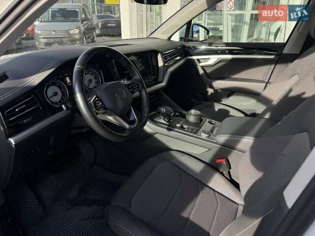 Фольксваген Туарег 2020 у Чернівцях на Automoto.ua Білий Фольксваген Туарег, об'ємом двигуна 3 л та пробігом 190 тис. км за 37800 $, фото 22 на Automoto.ua