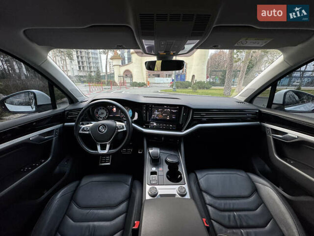 Белый Фольксваген Туарег, объемом двигателя 3 л и пробегом 109 тыс. км за 39700 $, фото 18 на Automoto.ua