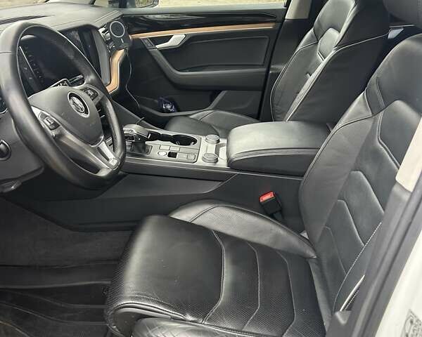 Білий Фольксваген Туарег, об'ємом двигуна 3 л та пробігом 95 тис. км за 53500 $, фото 9 на Automoto.ua