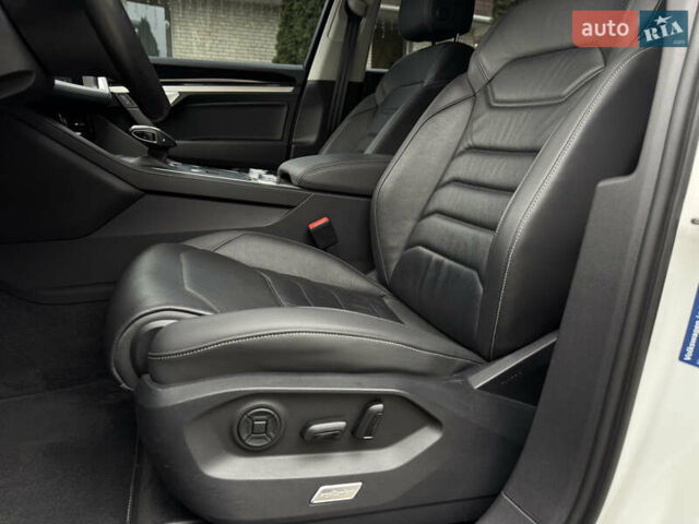 Білий Фольксваген Туарег, об'ємом двигуна 3 л та пробігом 107 тис. км за 42500 $, фото 13 на Automoto.ua