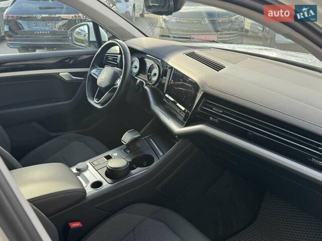 Фольксваген Туарег 2020 у Чернівцях на Automoto.ua Білий Фольксваген Туарег, об'ємом двигуна 3 л та пробігом 190 тис. км за 37800 $, фото 9 на Automoto.ua