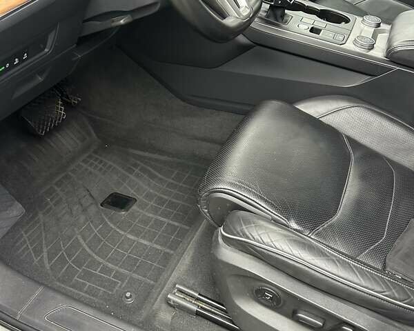 Білий Фольксваген Туарег, об'ємом двигуна 3 л та пробігом 95 тис. км за 53500 $, фото 97 на Automoto.ua