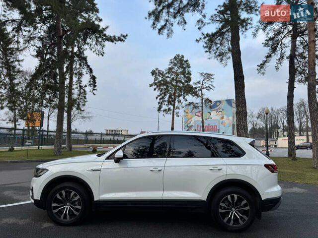 Белый Фольксваген Туарег, объемом двигателя 3 л и пробегом 109 тыс. км за 39700 $, фото 3 на Automoto.ua