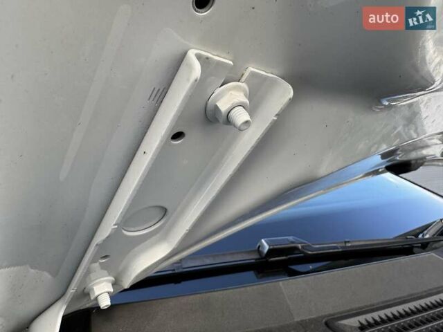 Белый Фольксваген Туарег, объемом двигателя 2.97 л и пробегом 148 тыс. км за 54500 $, фото 47 на Automoto.ua