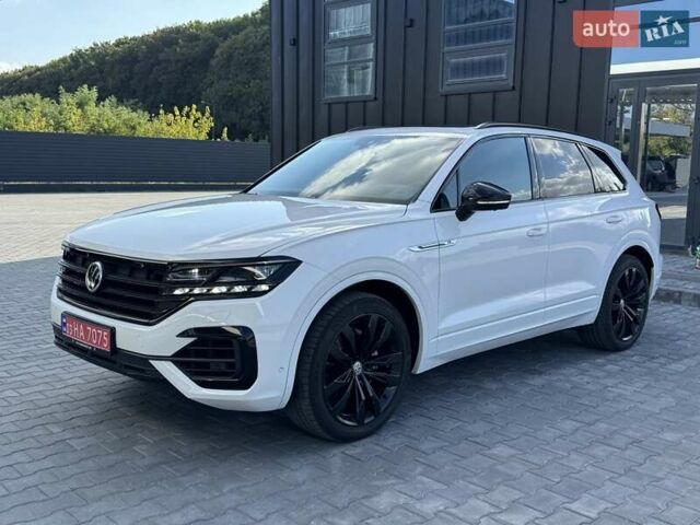 Белый Фольксваген Туарег, объемом двигателя 2.97 л и пробегом 148 тыс. км за 54500 $, фото 1 на Automoto.ua