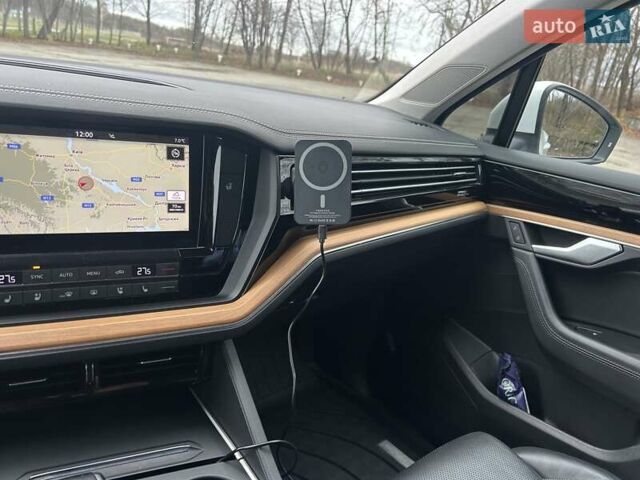 Білий Фольксваген Туарег, об'ємом двигуна 3 л та пробігом 95 тис. км за 53500 $, фото 102 на Automoto.ua