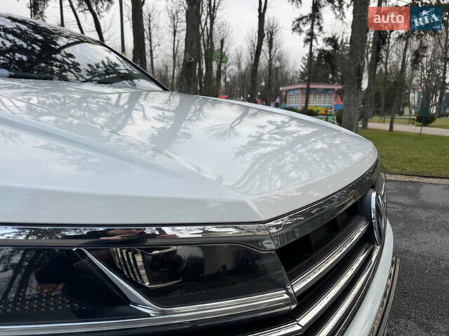 Белый Фольксваген Туарег, объемом двигателя 3 л и пробегом 109 тыс. км за 39700 $, фото 10 на Automoto.ua