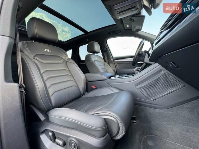 Белый Фольксваген Туарег, объемом двигателя 2.97 л и пробегом 148 тыс. км за 54500 $, фото 17 на Automoto.ua