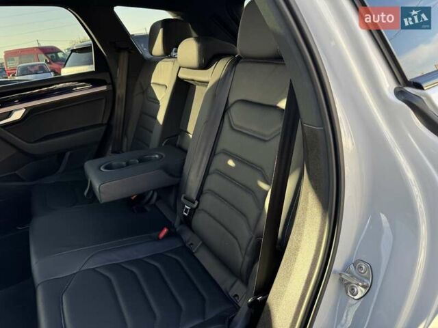 Белый Фольксваген Туарег, объемом двигателя 2.97 л и пробегом 103 тыс. км за 59500 $, фото 34 на Automoto.ua