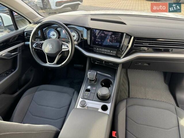 Фольксваген Туарег 2020 у Чернівцях на Automoto.ua Білий Фольксваген Туарег, об'ємом двигуна 3 л та пробігом 190 тис. км за 37800 $, фото 13 на Automoto.ua