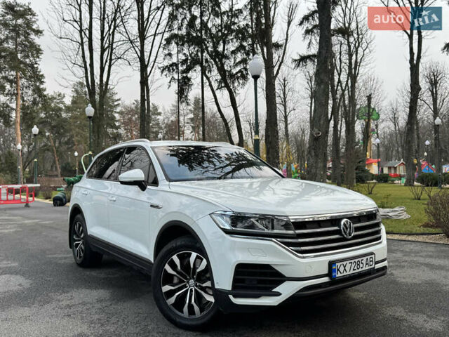 Белый Фольксваген Туарег, объемом двигателя 3 л и пробегом 109 тыс. км за 39700 $, фото 35 на Automoto.ua