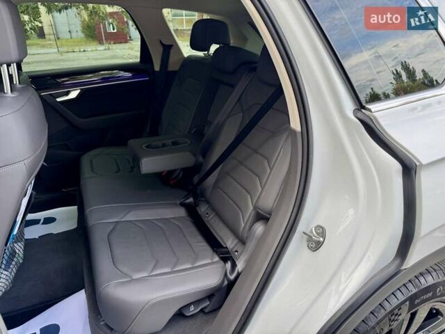 Белый Фольксваген Туарег, объемом двигателя 2.99 л и пробегом 40 тыс. км за 64990 $, фото 18 на Automoto.ua