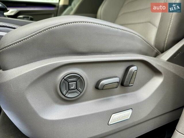 Белый Фольксваген Туарег, объемом двигателя 2.99 л и пробегом 40 тыс. км за 64990 $, фото 17 на Automoto.ua