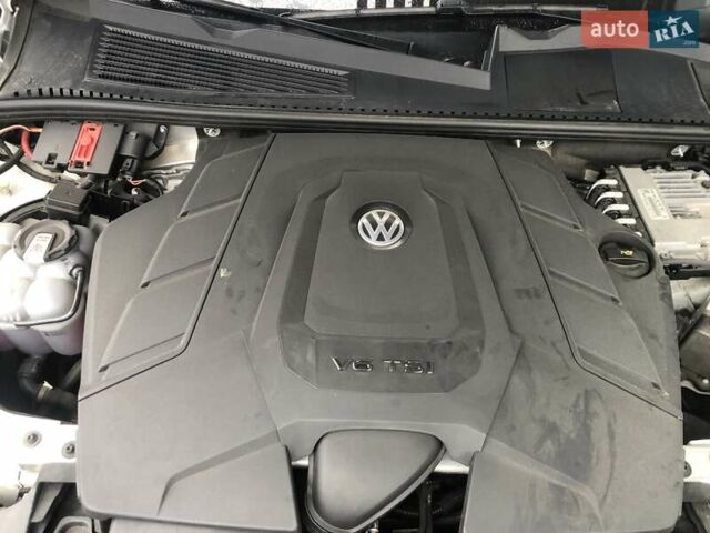 Белый Фольксваген Туарег, объемом двигателя 3 л и пробегом 44 тыс. км за 47000 $, фото 40 на Automoto.ua