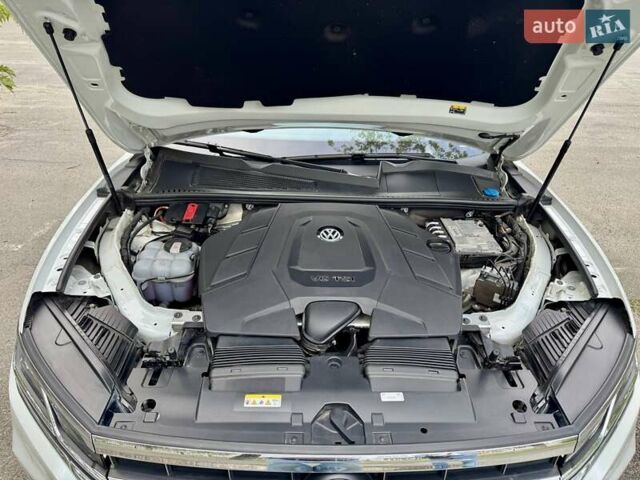 Белый Фольксваген Туарег, объемом двигателя 2.99 л и пробегом 40 тыс. км за 64990 $, фото 43 на Automoto.ua