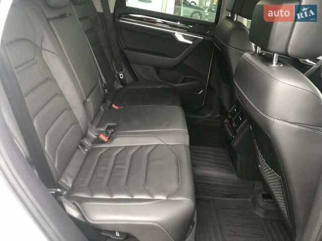 Белый Фольксваген Туарег, объемом двигателя 3 л и пробегом 44 тыс. км за 47000 $, фото 33 на Automoto.ua