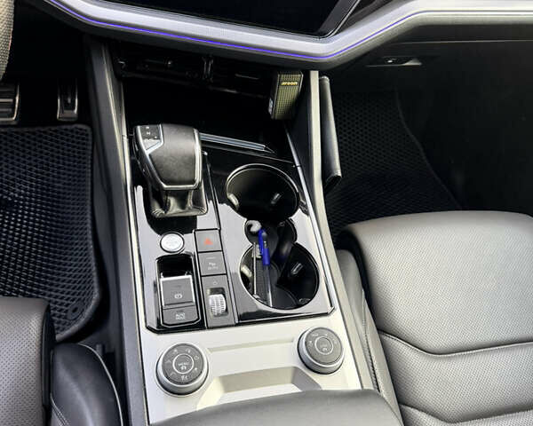 Белый Фольксваген Туарег, объемом двигателя 2.97 л и пробегом 208 тыс. км за 49900 $, фото 9 на Automoto.ua