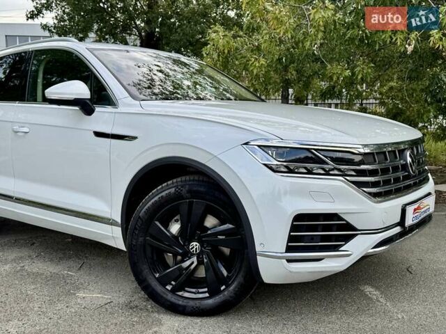 Белый Фольксваген Туарег, объемом двигателя 2.99 л и пробегом 40 тыс. км за 64990 $, фото 1 на Automoto.ua