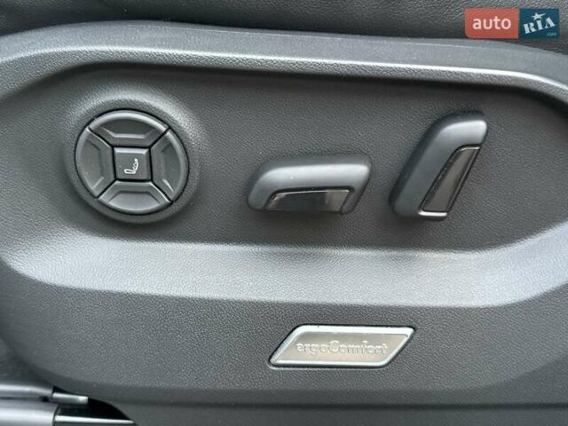 Белый Фольксваген Туарег, объемом двигателя 2.97 л и пробегом 90 тыс. км за 59989 $, фото 62 на Automoto.ua