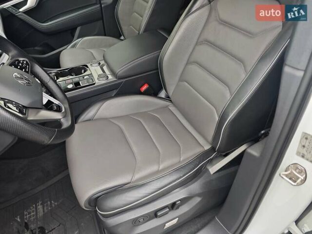 Белый Фольксваген Туарег, объемом двигателя 2.97 л и пробегом 179 тыс. км за 53924 $, фото 10 на Automoto.ua