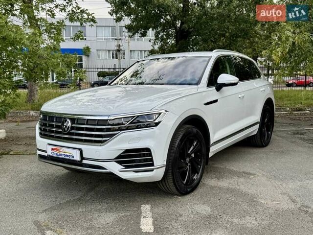 Белый Фольксваген Туарег, объемом двигателя 2.99 л и пробегом 40 тыс. км за 64990 $, фото 3 на Automoto.ua
