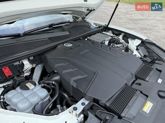 Белый Фольксваген Туарег, объемом двигателя 2.97 л и пробегом 90 тыс. км за 59989 $, фото 21 на Automoto.ua