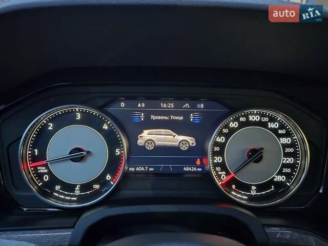 Білий Фольксваген Туарег, об'ємом двигуна 2.97 л та пробігом 48 тис. км за 48999 $, фото 18 на Automoto.ua