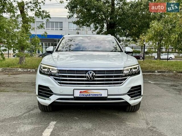 Белый Фольксваген Туарег, объемом двигателя 2.99 л и пробегом 40 тыс. км за 64990 $, фото 6 на Automoto.ua
