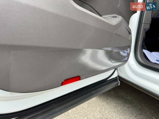 Белый Фольксваген Туарег, объемом двигателя 2.99 л и пробегом 40 тыс. км за 64990 $, фото 38 на Automoto.ua